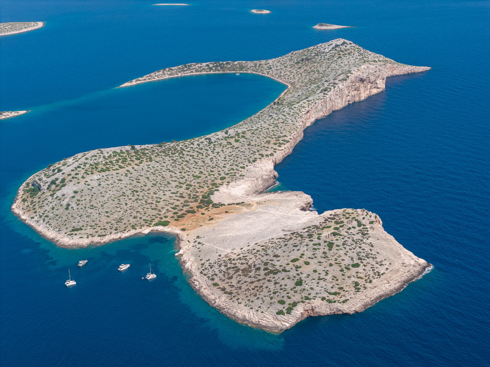 Gallery img - https://boattourzadar.sutra-cms.com/wp-content/uploads/2025/04/DJI_20250608150421_0257_D.jpg